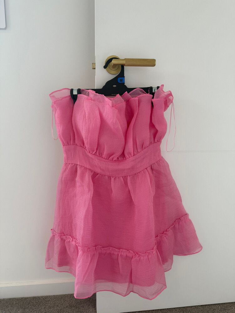 Selfie Leslie - Pink strapless Mini on Designer Wardrobe