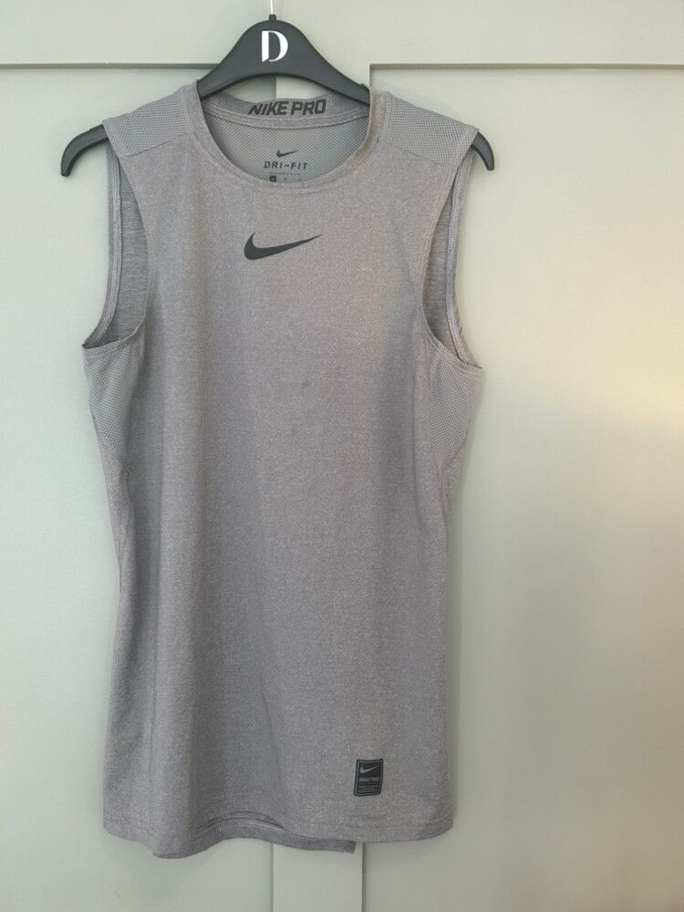Nike Dri-FIT Men's Sleeveless Fitness T-Shirt