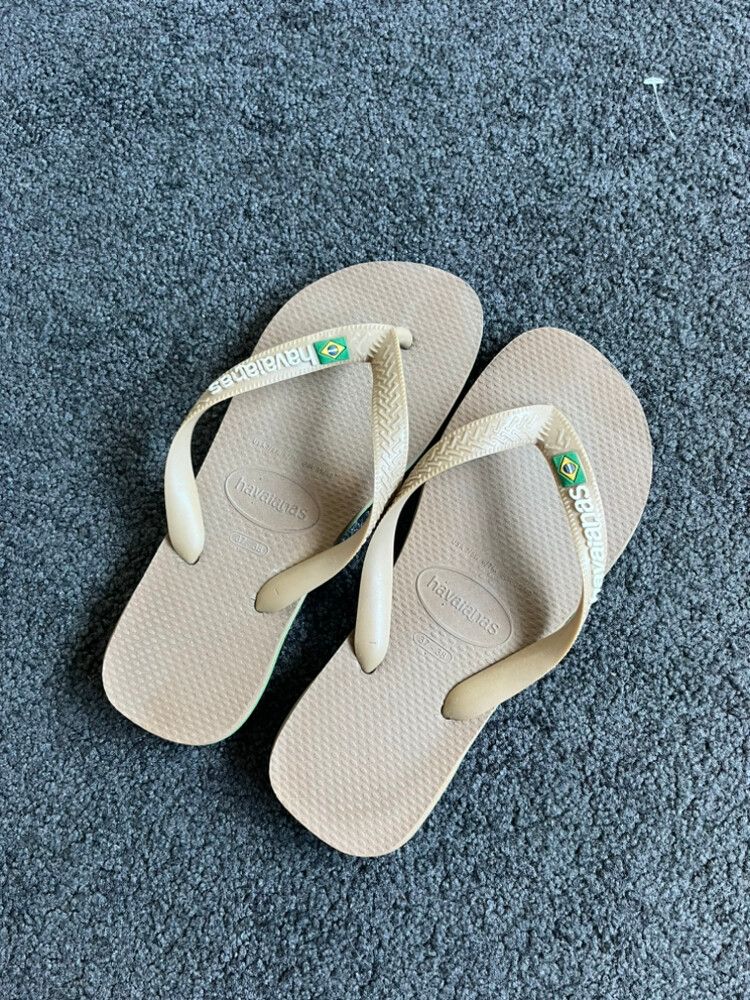 Tan Havaiana’s (blue green yellow stripe)