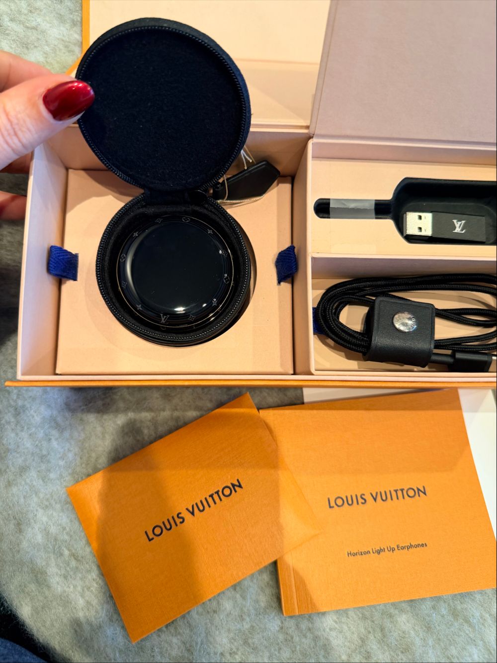 Louis Vuitton v3 yellow gold earphones