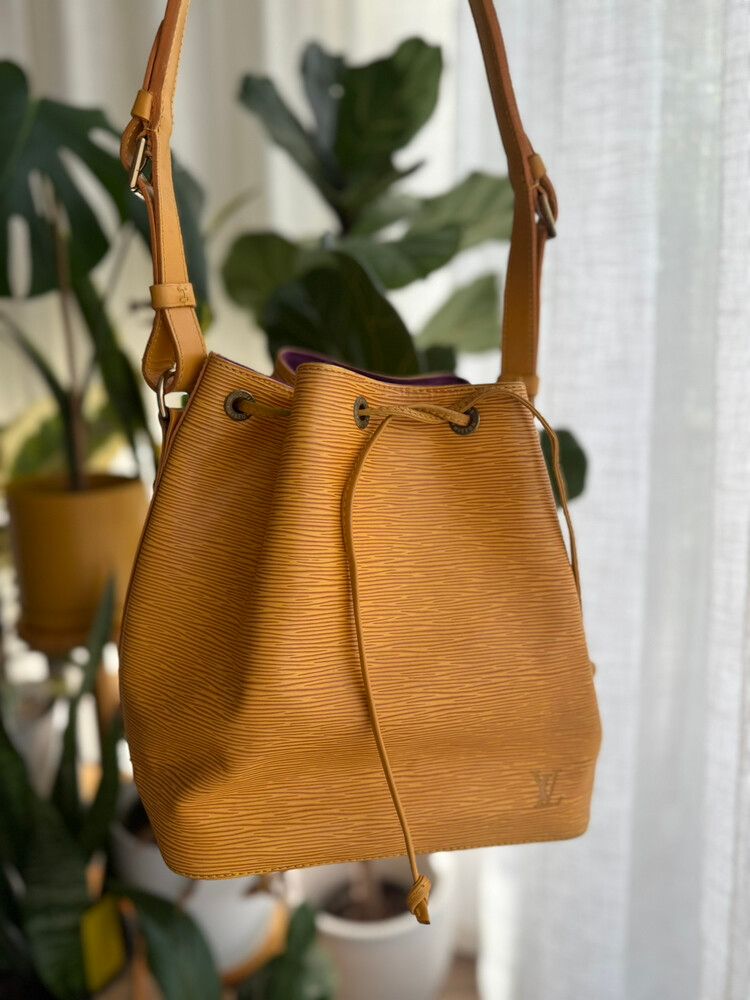 Louis Vuitton Petit Noe bucket bag in Epi Leather - Yellow