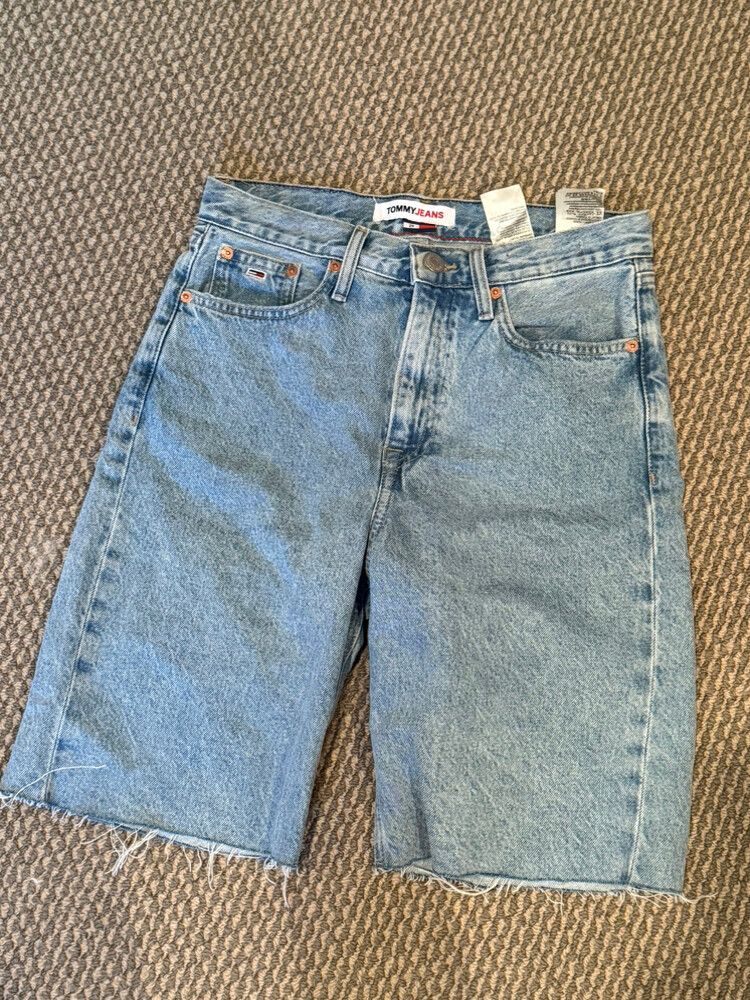 TOMMY JEANS DENIM SHORTS