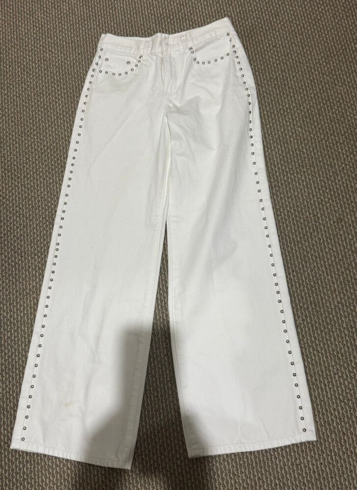 GLASSONS WHITE STUDDED JEANS. NEW!!