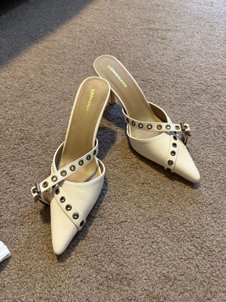 Beige pointed toe heels