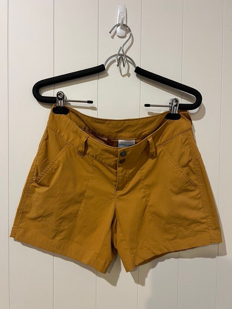 Columbia Yellow Shorts Size 6