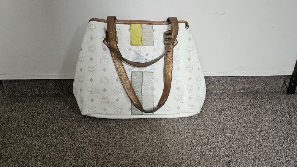 Authentic MCM White Visetos Coated Canvas and Leather Medium Princess Lion Shopper Tote