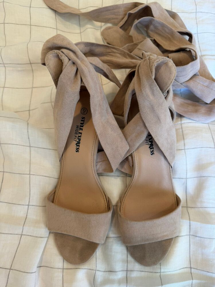 Style Express Beige Suede Tie-Up Heels