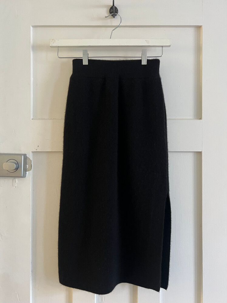 Elle and Riley Black Cashmere Midi Skirt size 6-8