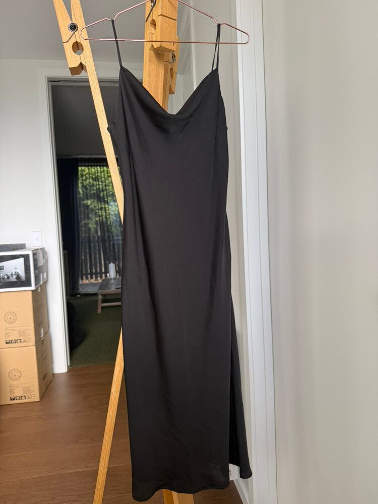 Glassons - Glassons Black Midi Dress on Designer Wardrobe