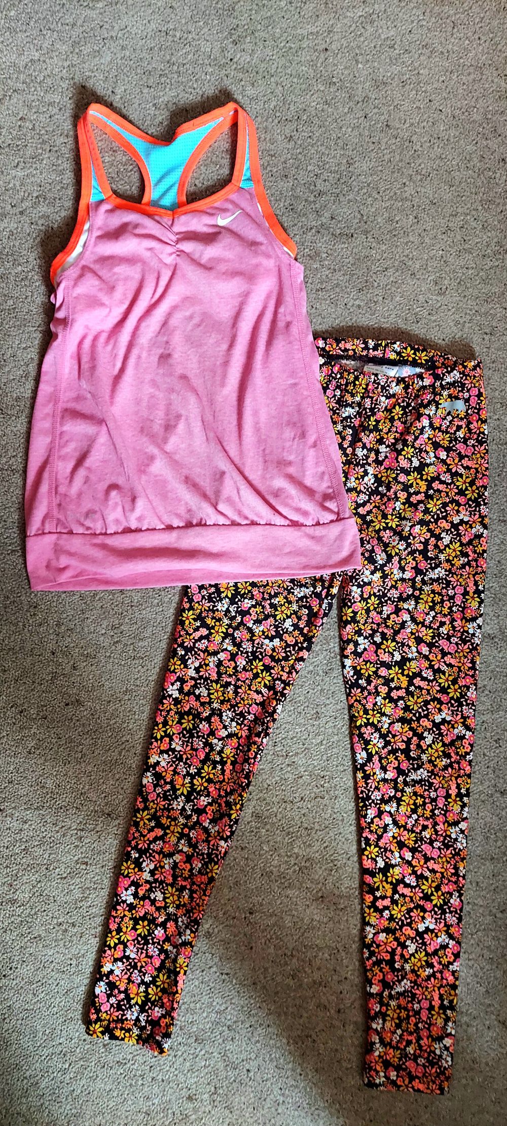 Girls Nike Tank & Running Bare Leggings. 10yr