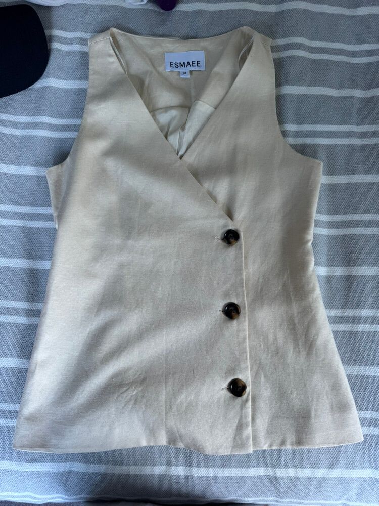 esmaee vest