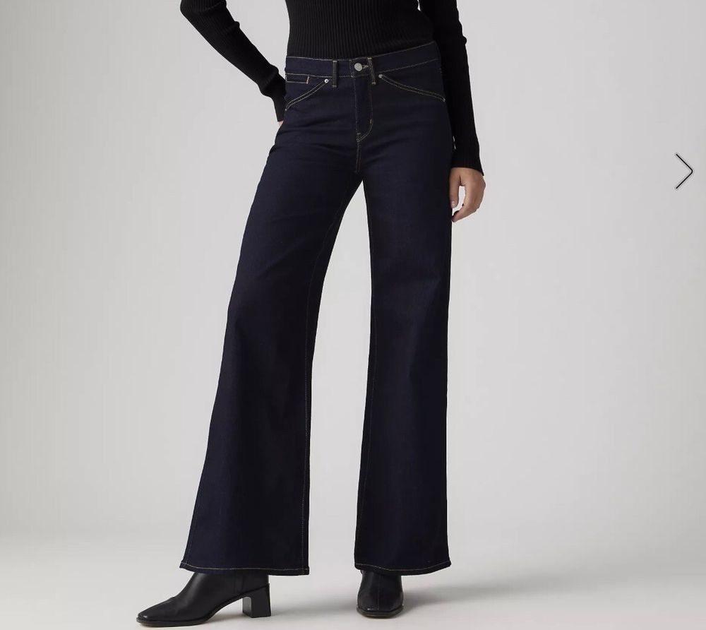 Levi’s - 318 Shaping Wide Leg in Darkest Sky