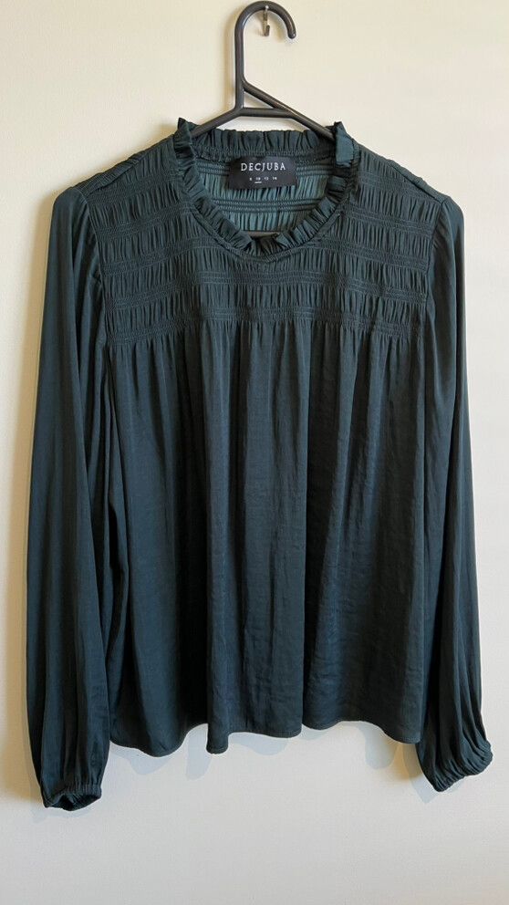 Decjuba Green Long Sleeve Top