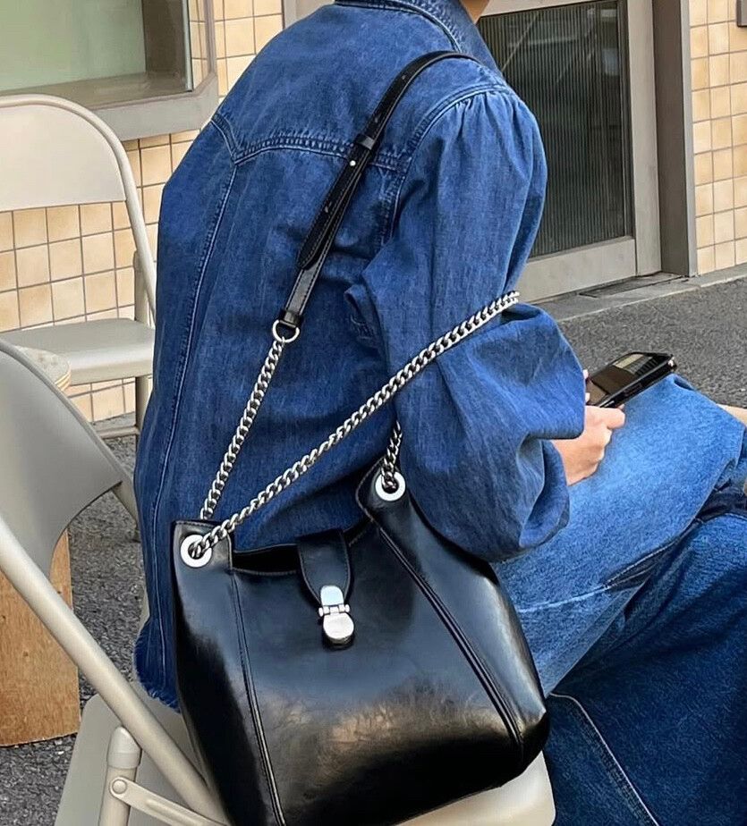 Loeuvre Bucket Bag Cow leather