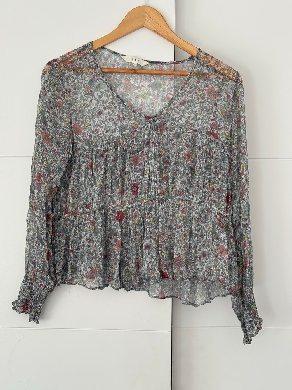 MAX Grey Floral Long Sleeve Top