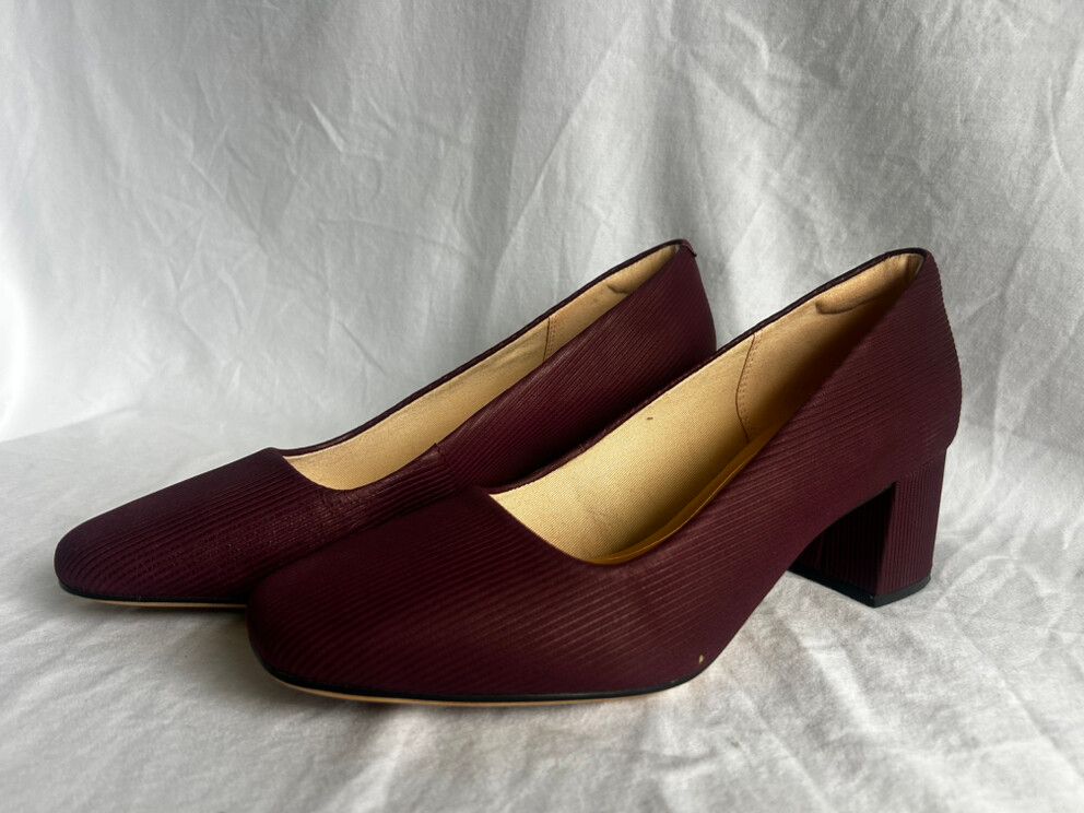 Clarks Sheer Rose Burgundy Heels BNWT 41
