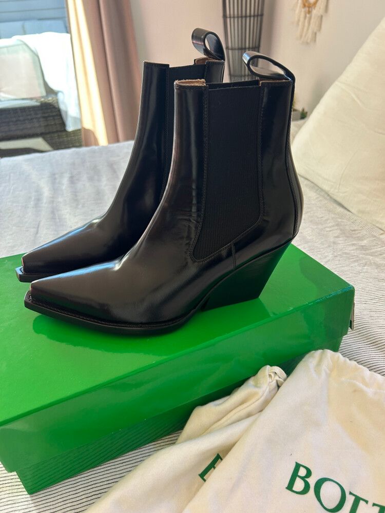 Bottega Venata Black Lean Boots