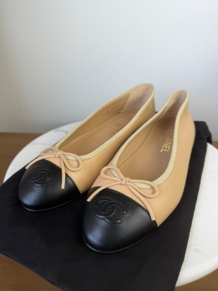 Chanel Beige & Black Ballet Flats Size 38