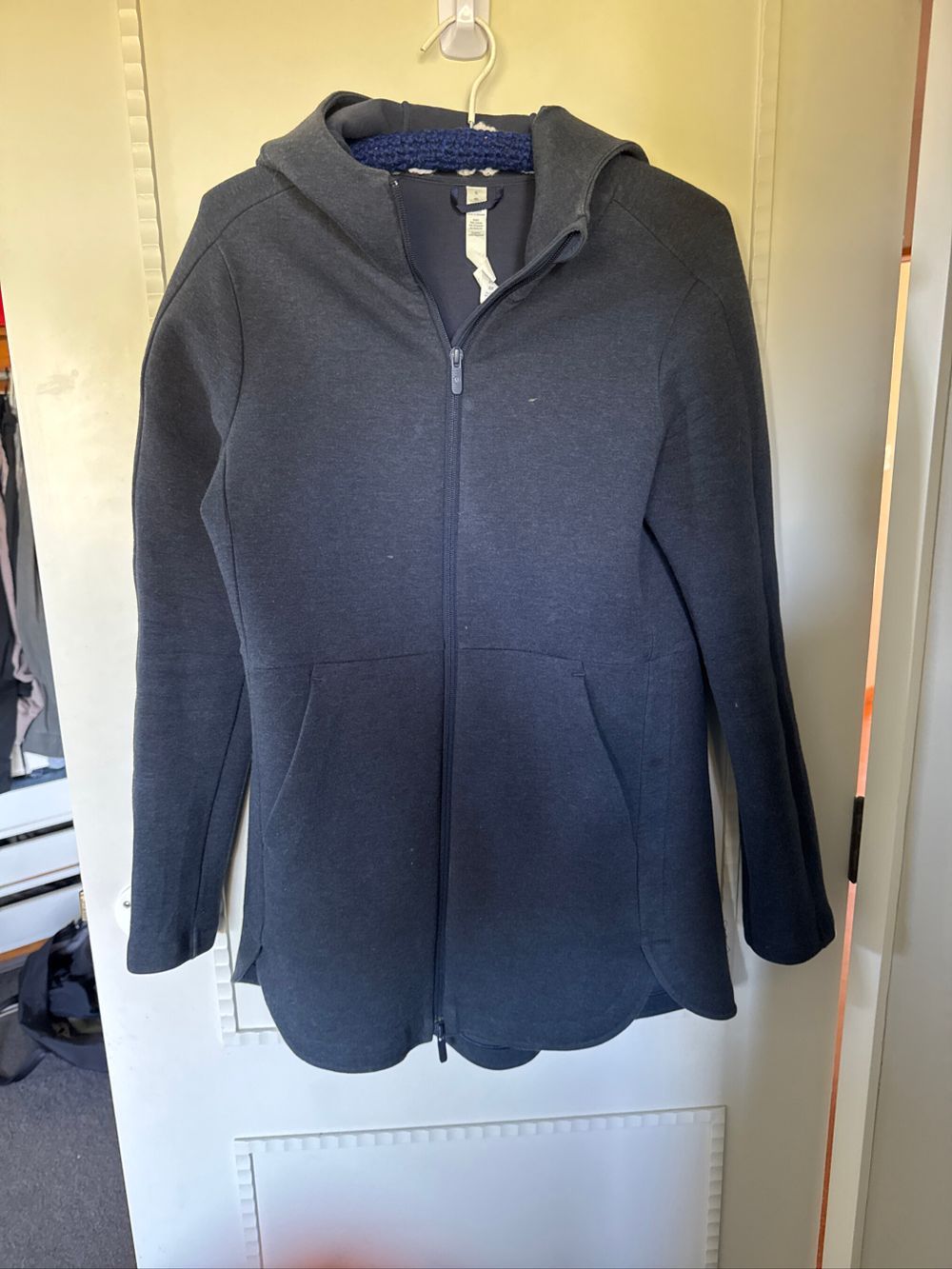【美品】Lululemon ジッパー付きジャケット ネイビー サイズ6 lululemon - Lululemon Navy Blue Jacket Size 6 on Designer Wardrobe