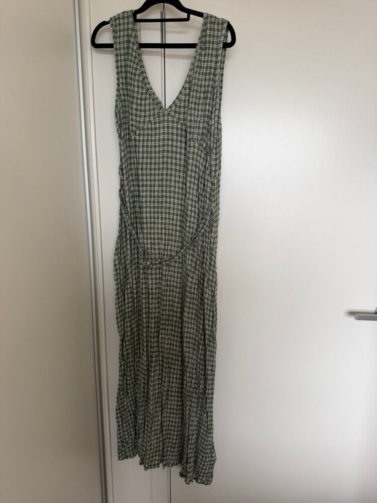 astr the label floral chiffon tiered maxi dress Pleated Chiffon Floral Midi Dress