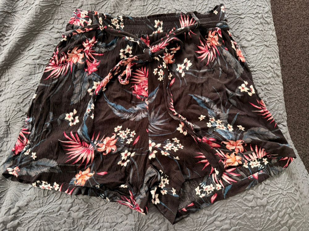 City Chic Floral Print Shorts