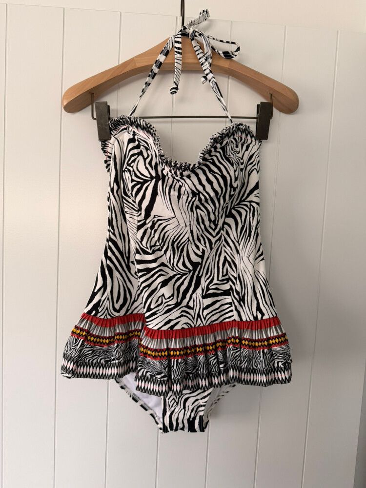 Max Resort White Black Swimsuit Size 14