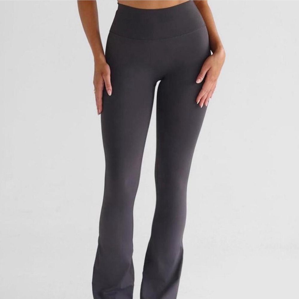 LEELO ACTIVE Grey High Waisted Flare Leggings