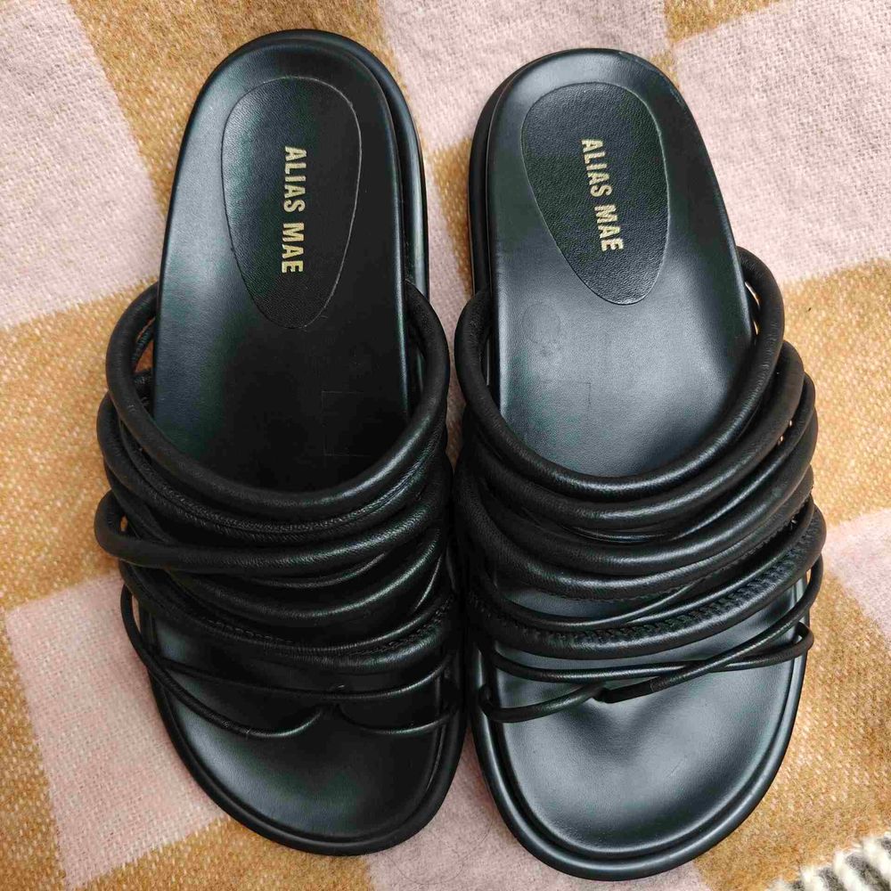 Alias Mae Dahlia Leather Sandals 7 to 7.5