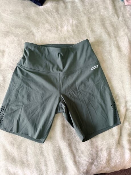 Lorna Jane shorts M