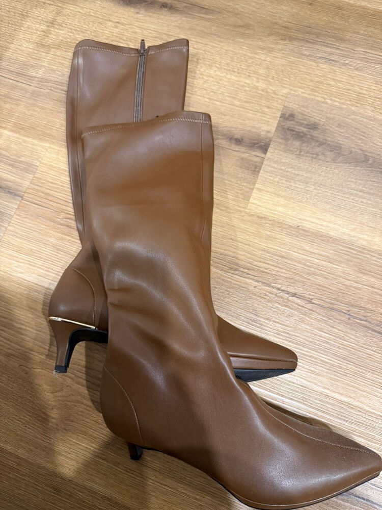 NWT Brown boots