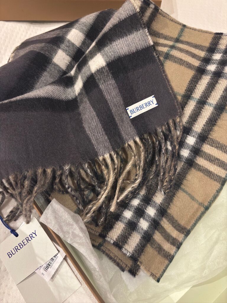 BRAND NEW - Burberry scarf - 100%cashmere & double sided L