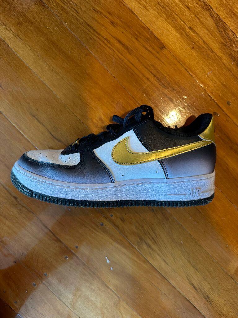 Nike Air Force 1 - Black/gold