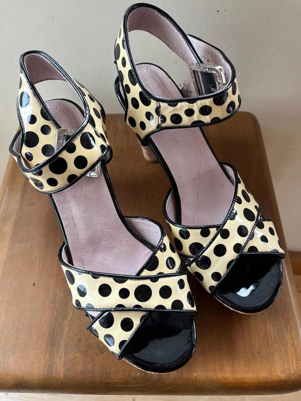 Spot leather high block heel sandal