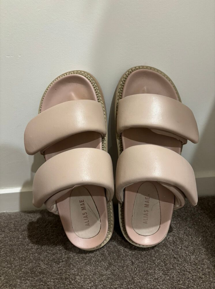 Alias Mae Slides