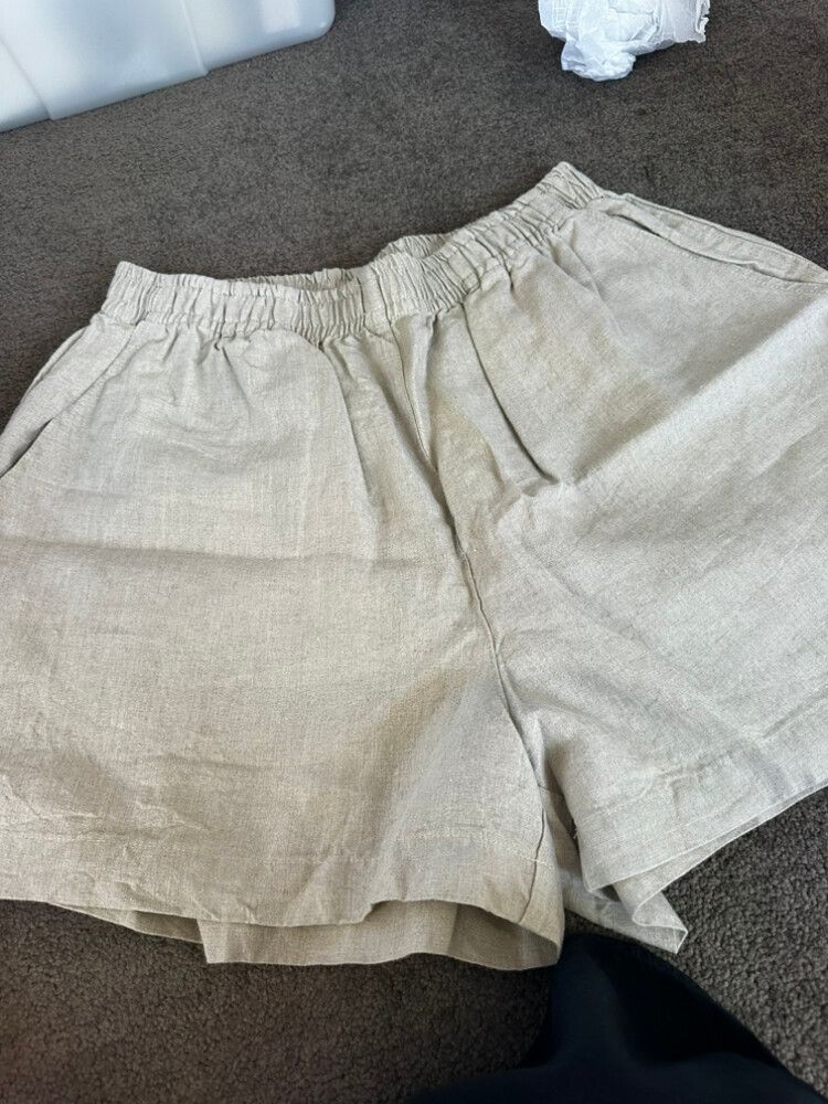 Des Sen Linen Shorts