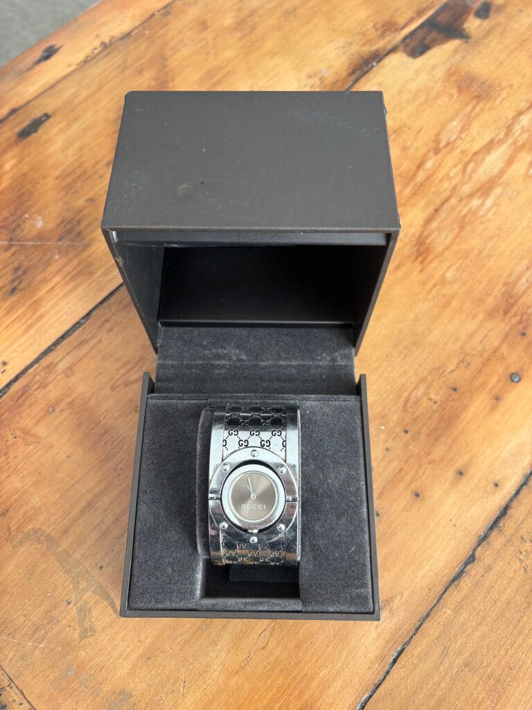 Gucci Silver Watch - Twirl Design- Vintage collectors.