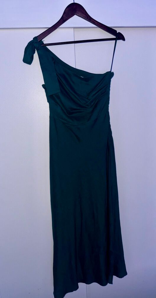 Georgie Mae - Green one shoulder Midi dress
