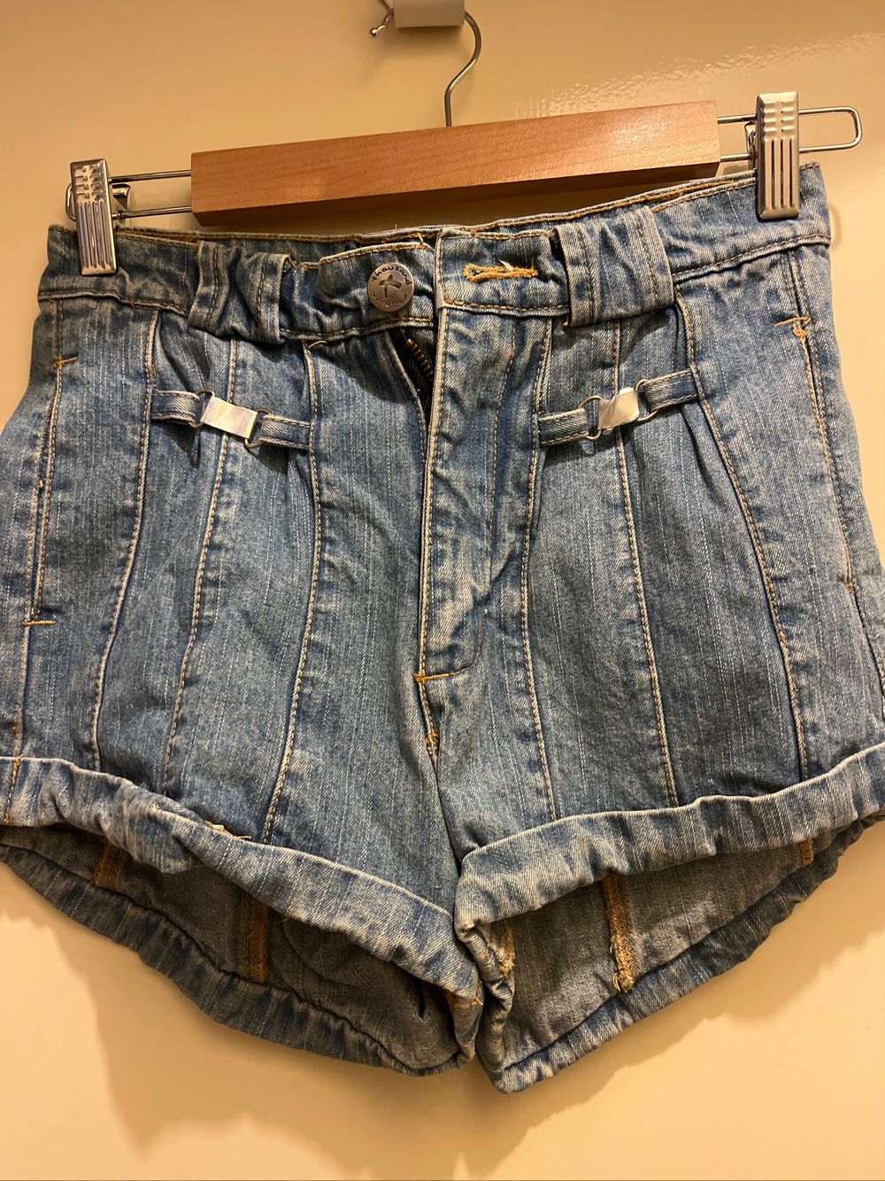 XXIV Denim Shorts With Silver Buckle Detail