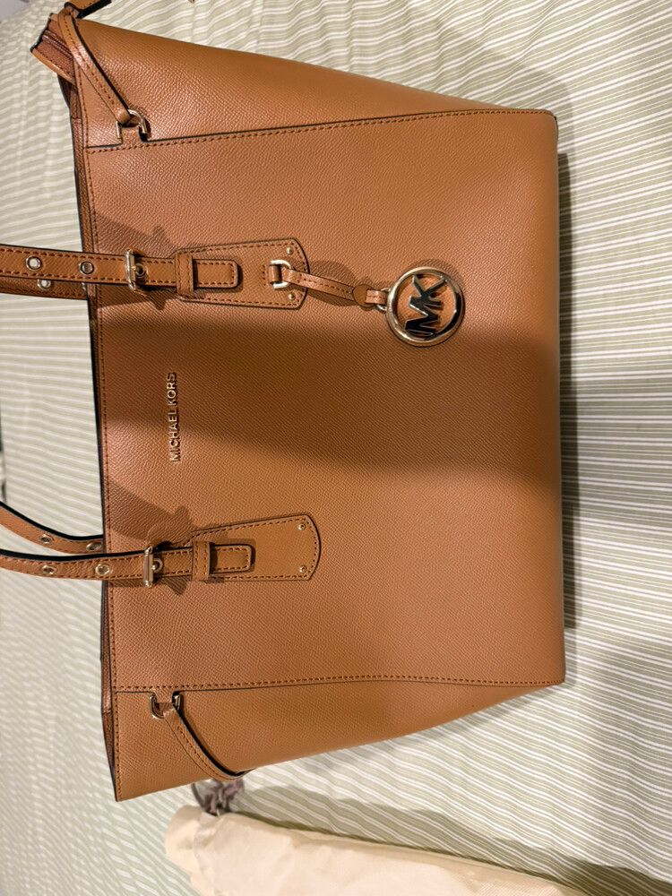 Michael Kors Tan Tote Bag !! width 45cm. depth 25 cm. m