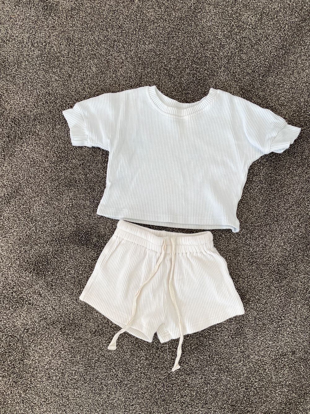 White ribbed set