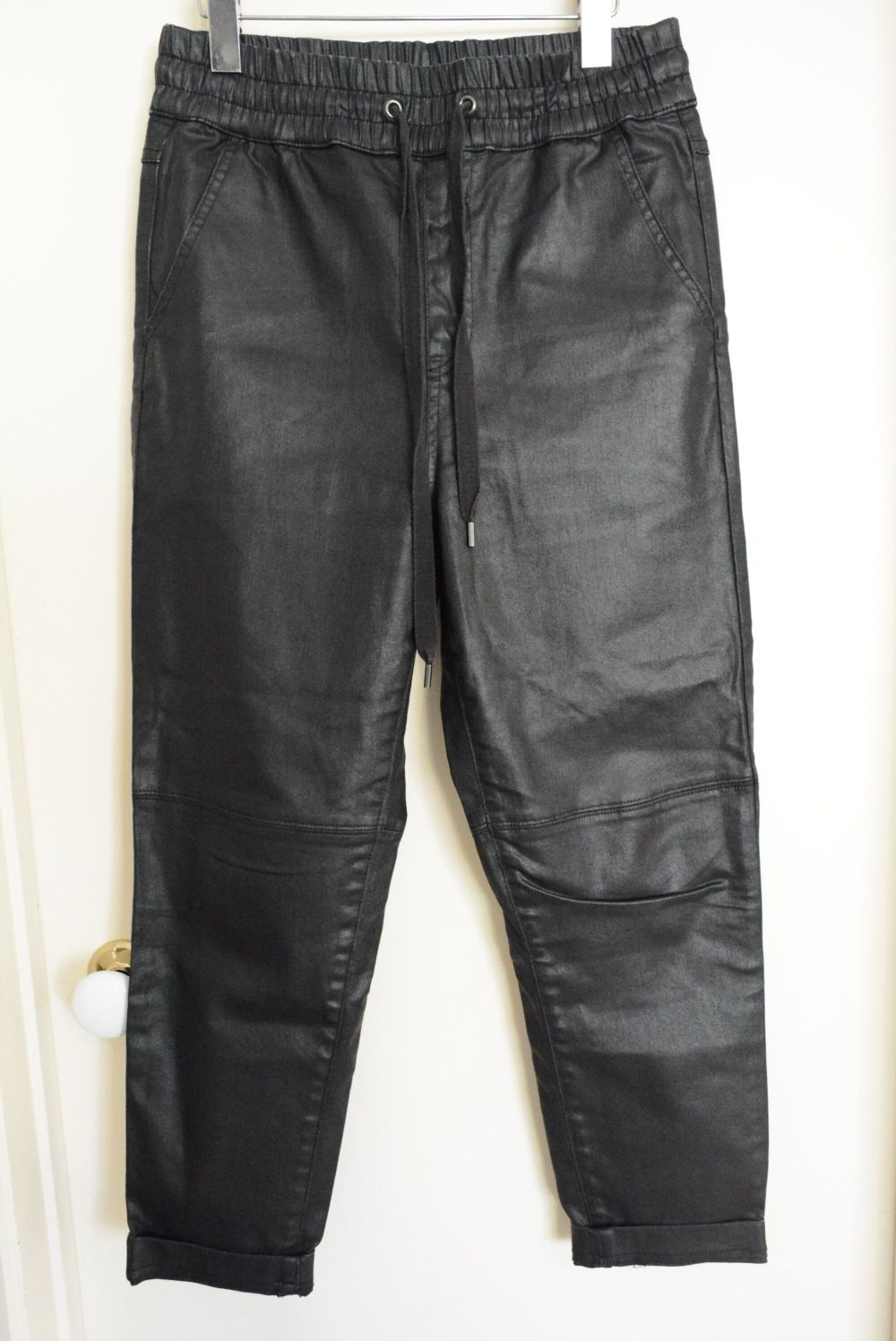 WITCHERY Luxe Coated Mid Rise Jogger Pants XS, S W28 L26 – As New – RRP $150