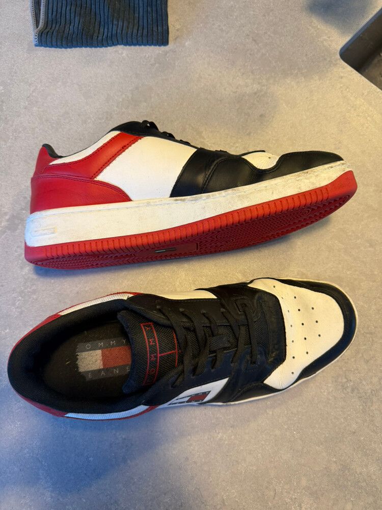 Tommy Hilfiger Black White Red Sneakers