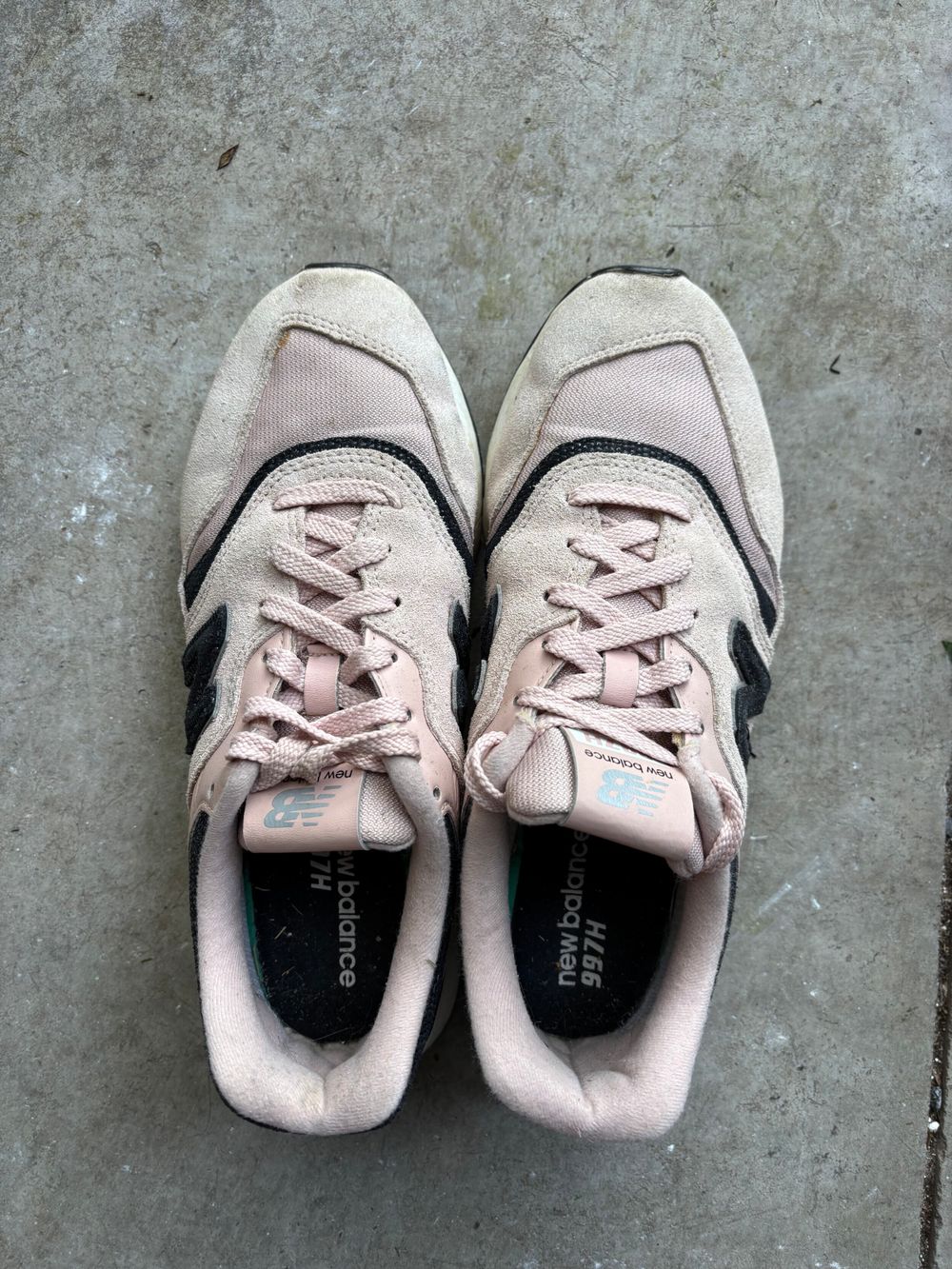 New Balance Pink 997H Sneakers