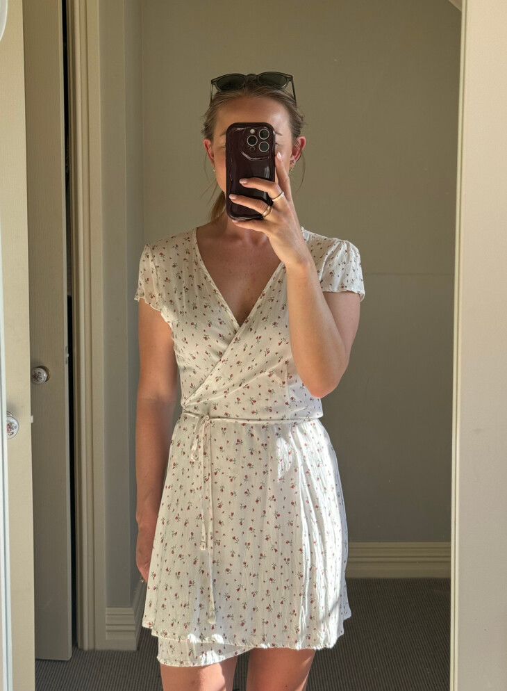 brandy melville blue wrap dress Brandy Melville Navy Blue Robbie dress Floral Wrap Tie Dress One Size Prep Italy
