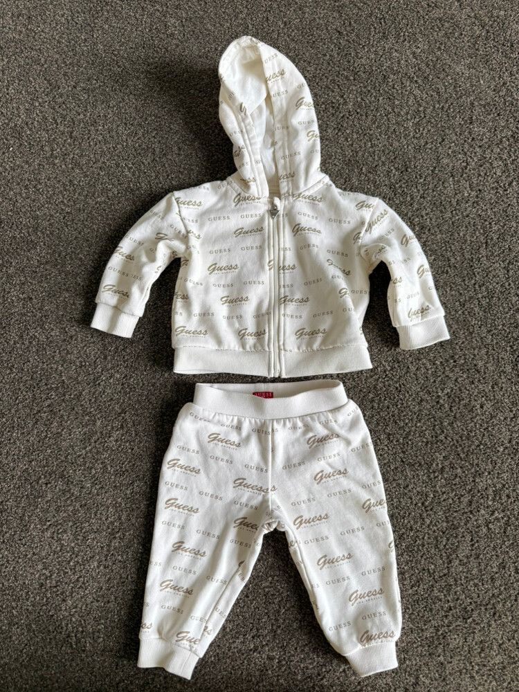 Guess baby set