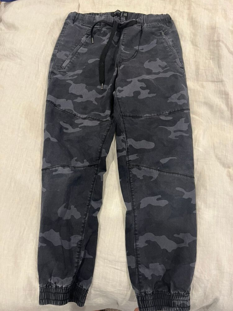 Pull & Bear Grey Camo Pants Size M
