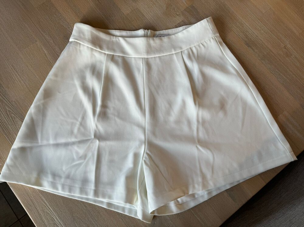 White Fayt Shorts