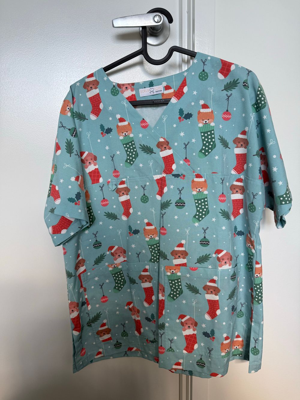 Xmas scrub top - pups in stockings