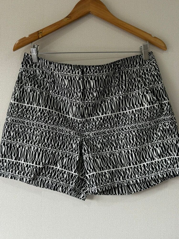 Jacqui-e Black White Patterned Shorts