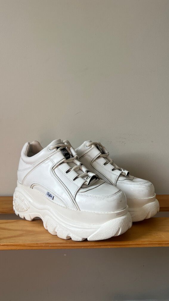 Buffalo London White Classic Low Chunky-Sole Sneakers